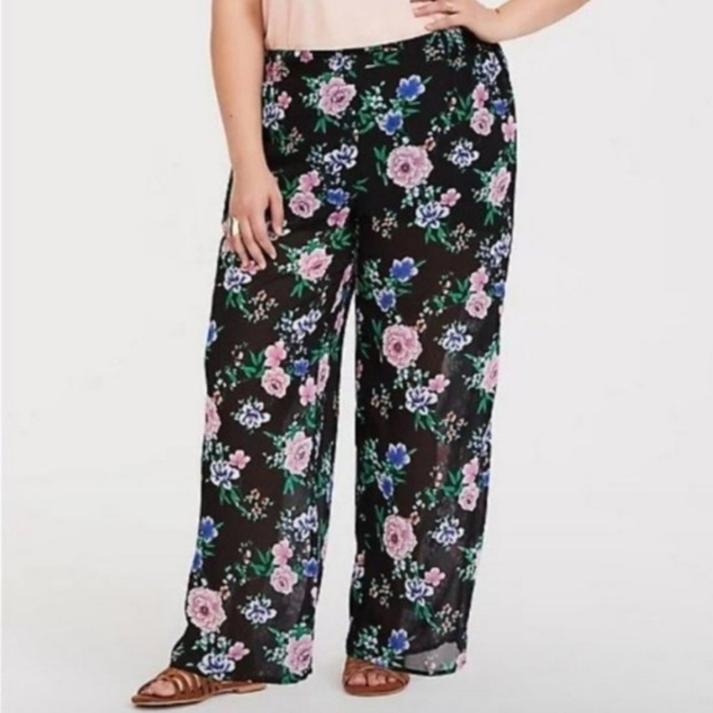 Plus Floral Wide-Leg Pants in Black with Pink & Blue Flowers